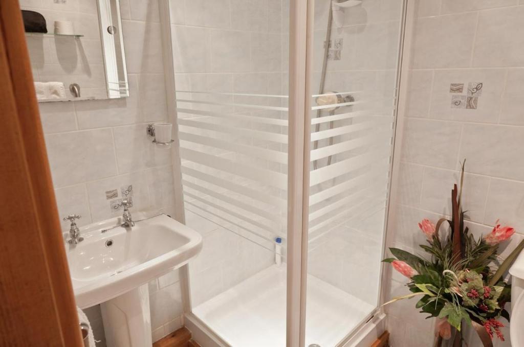 Little Red Rooster Rest Hotel Tenby Bilik gambar